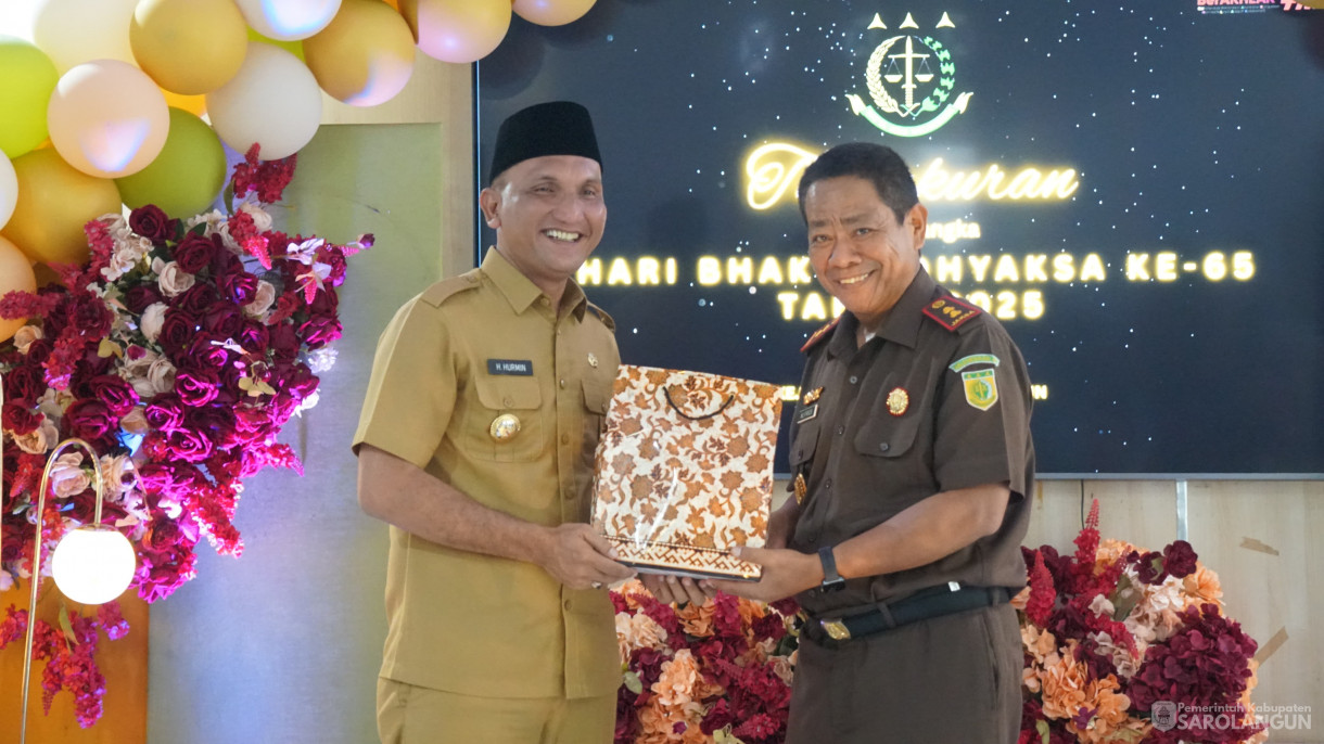 22 Juli 2025 - Bupati Hurmin Hadiri Tasyakuran Hari Bhakti Adhyaksa Ke 65 dan Pengantar Tugas Kajari Sarolangun