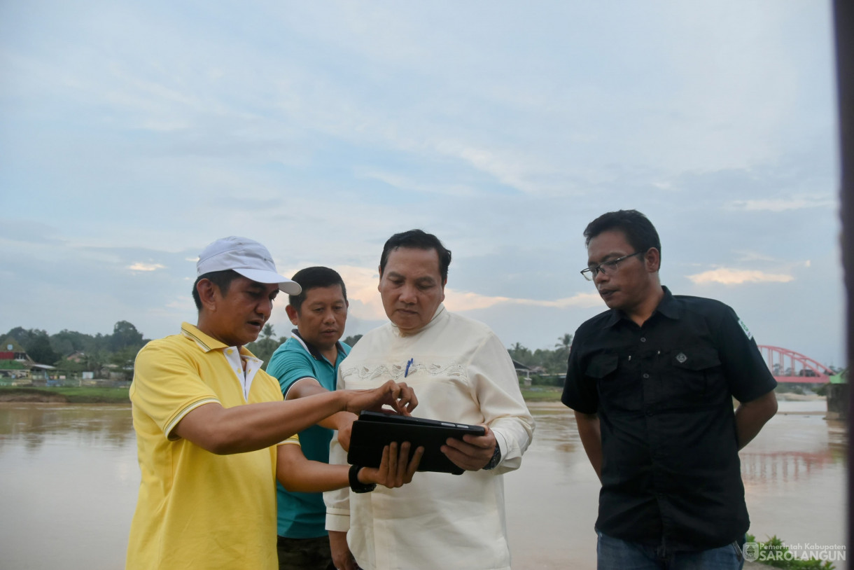 15 Juni 2024 - Meninjau Lokasi Rencana Pembangunan Tugu Biduk Di Rumah Dinas Bupati Sarolangun