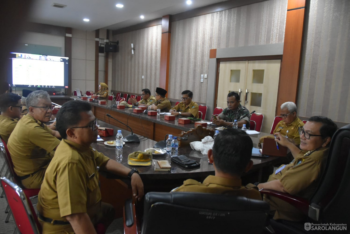 23 Oktober 2023 - Penjabat Bupati Sarolangun Menghadiri Zoom Meeting Rapat TPID Di Ruang Pola Kantor Bupati Sarolangun