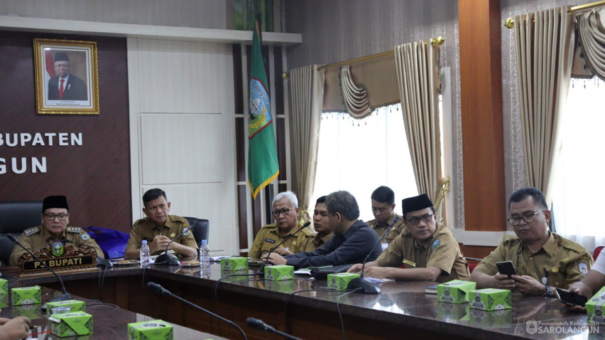 13 November 2023 - Penjabat Bupati Sarolangun Dr Ir Bachril Bakri, M.App, Sc menghadiri&nbsp; Rapat Koordinasi Pengendalian Inflasi Tahun 2023 Mingguan dengan Mendagri dan dilanjutkan dengan Rakor Pengendalian Inflasi TPID Kabupaten Sarolangun Secara V