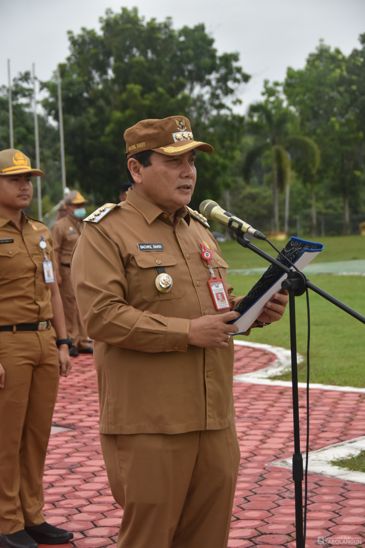 11 Desember 2023 - Apel Gabungan Sekaligus Penyerahan Hadiah Lomba Kegiatan UMKM Bangkit Dan Gabungan Kelompok Tani Terbaik Tingkat Kabupaten Sarolangun Di Lapangan Gunung Kembang Sarolangun