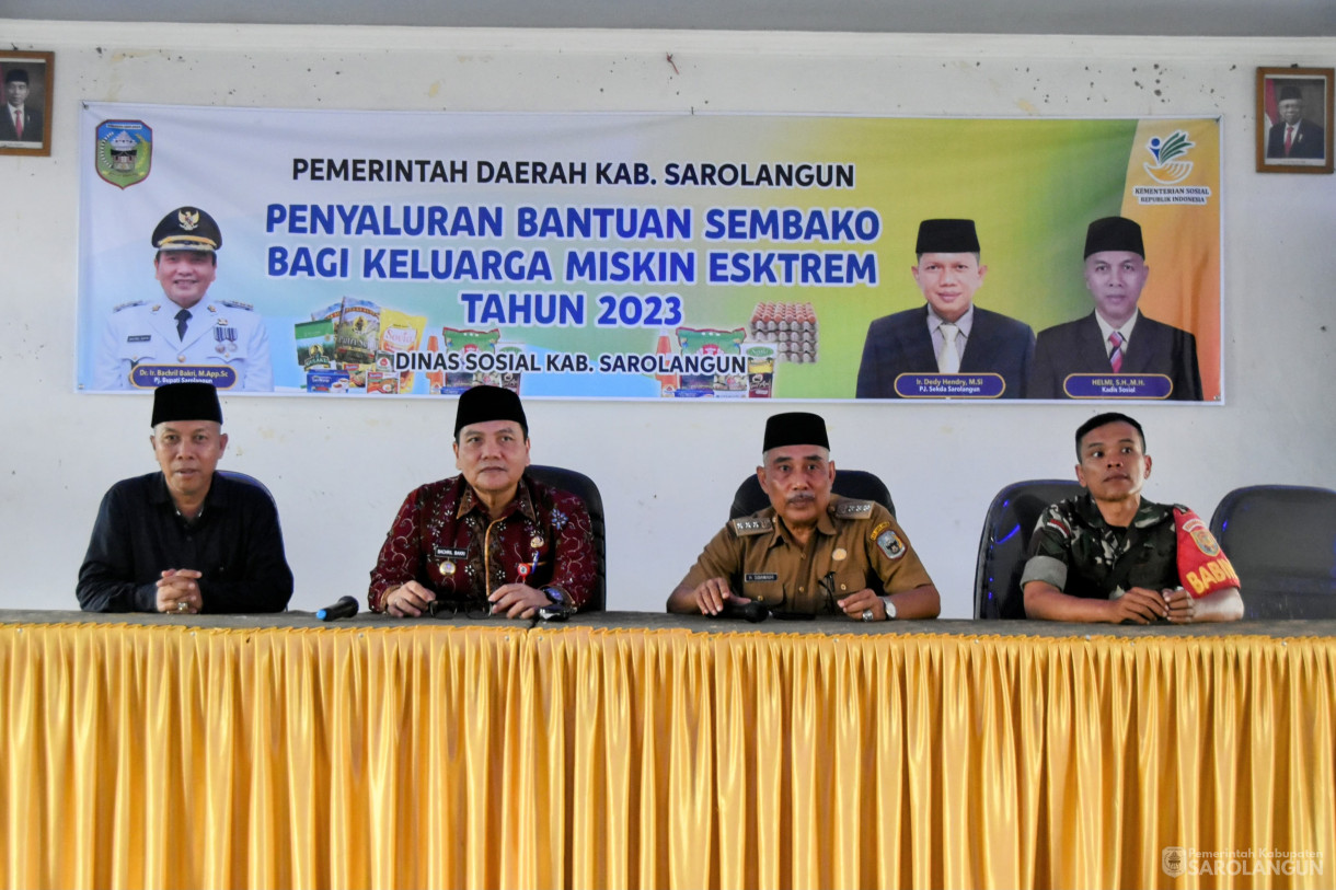 19 Desember 2023 - Penyaluran Bantuan Sembako Bagi Keluarga Miskin Esktrem Tahun 2023 Di Kantor Camat Pelawan