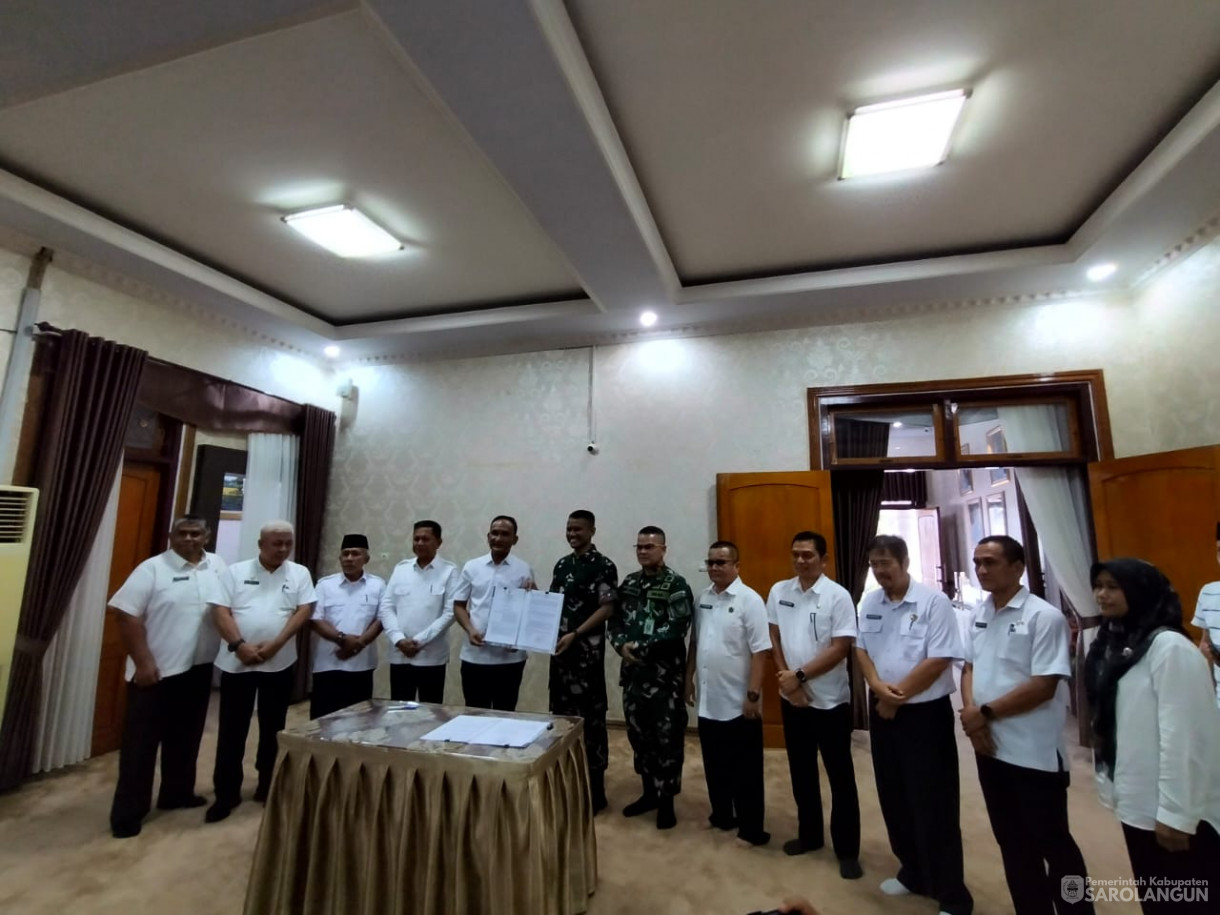 18 Juni 2025 -&nbsp;Penandatanganan MOU Pemerintah Daerah Karyabhakti Batang Asai antara Bupati dengan Dandim