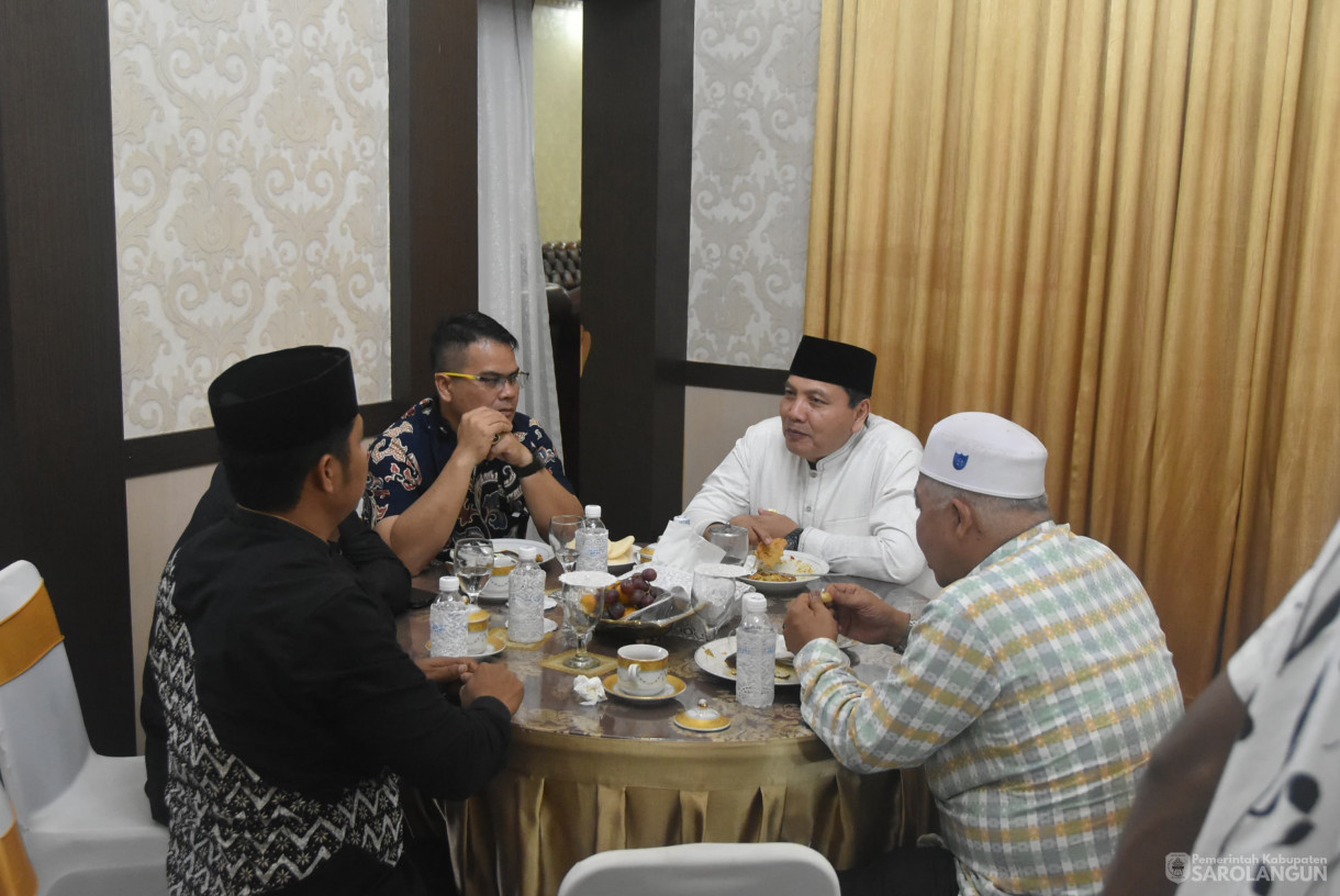 10 Agustus 2024 - Makan Malam Bersama Sekaligus Memberikan Arahan Kepada Anggota Paskibraka Sarolangun, Bertempat di Rumah Dinas Bupati Sarolangun