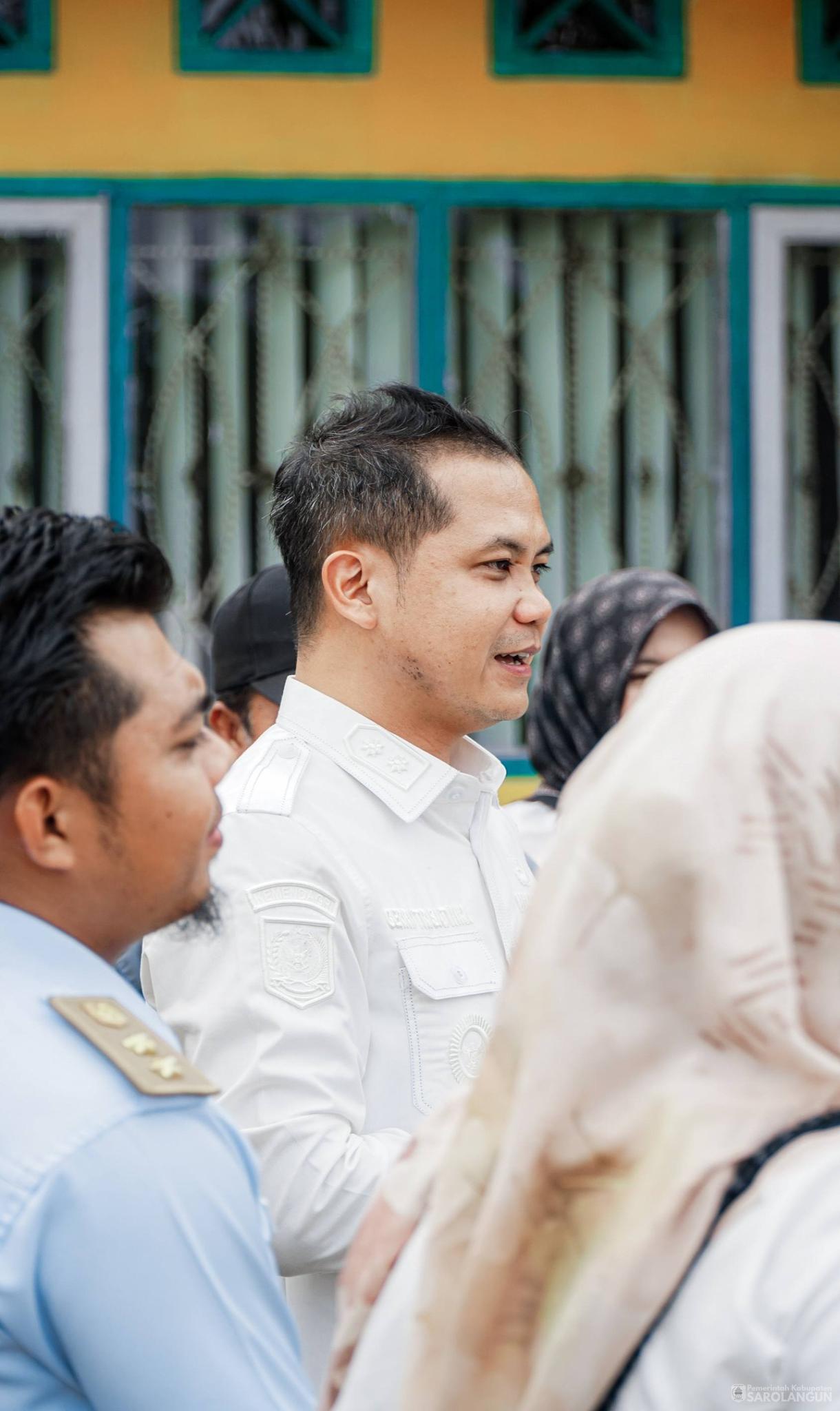 3 Juni 2026 Wakil Bupati Sarolangun Melakukan Penyerahan Secara Simbolis Bantuan Pangan dari Bapanas melalui Bulog periode Februari dan Maret 2026 untuk Kabupaten Sarolangun bertempat di Kantor Camat Batin VIII