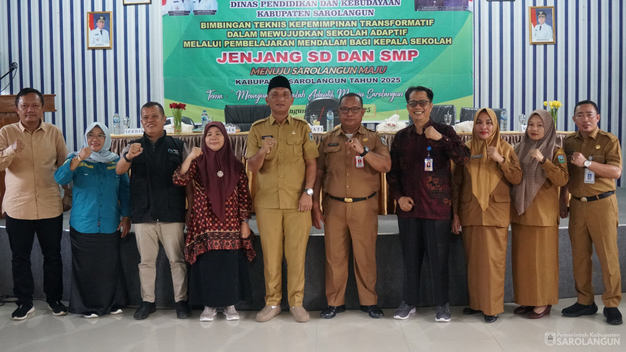 22 Juli 2025 - Bupati Sarolangun Membuka Langsung Kegiatan Bimtek Kepemimpinan Transformatif, dalam Mewujudkan Sekolah Adaptif Melalui Pembelajaran Mendalam Bagi Kepala Sekolah Jenjang SD dan SMP