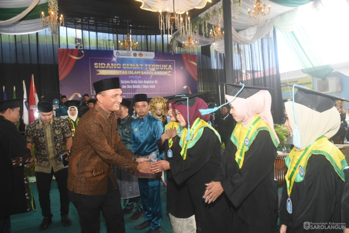 22 November 2025 Bupati Sarolangun H. Hurmin Menghadiri Wisuda Sarjana S1 Angkatan XV Universitas Islam Sarolangun