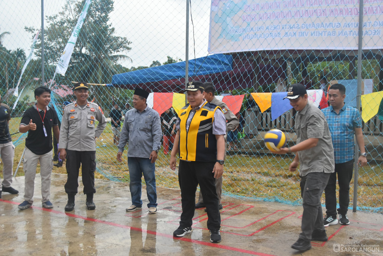 9 Agustus 2024 -&nbsp;Penyerahan Bantuan Kepada Mustahiq Warga Desa Pulau Buayo Program Baznas Sarolangun Sekaligus Pembukaan Turnamen Bola Voli Putri Dalam Rangka Menyambut Hari Kemerdekaan Indonesia, Bertempat di Desa Pulau Buayo kecamatan Bathin VII