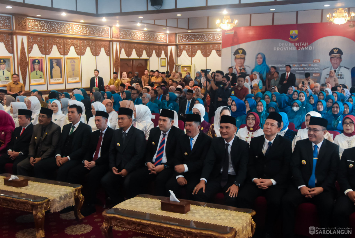 10 Maret 2025 - Pelantikan Ketua TP PKK, Bunda PAUD, Ketua Dekranasda Se Provinsi Jambi Bertempat di Auditorium Rumah Dinas Gubernur Jambi