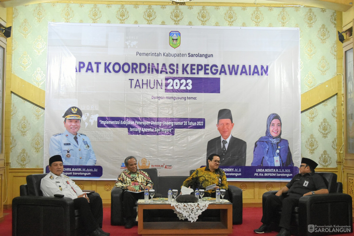 20 Desember 2023 - Rapat Koordinasi Kepegawaian Tahun 2023  Di Ruang Aula Utama Kantor Bupati Sarolangun