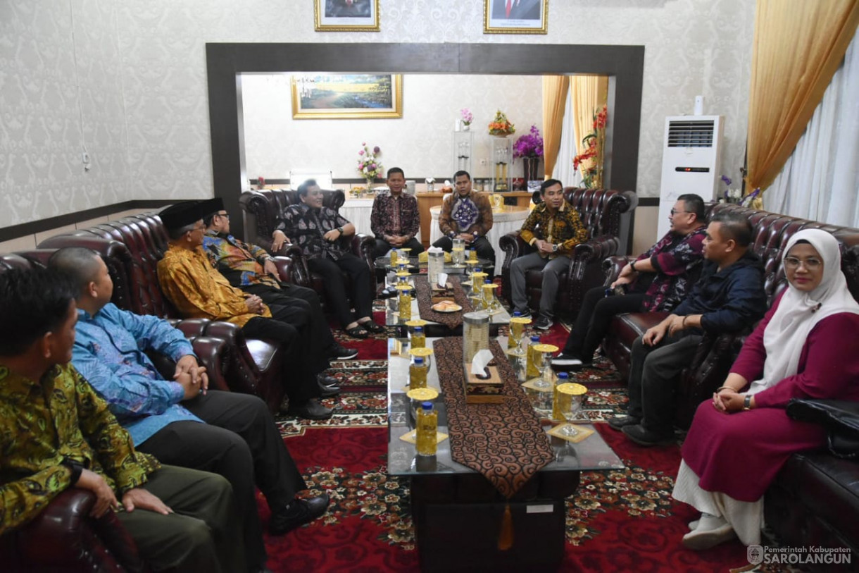 5 September 2023 - Penjabat Bupati Sarolangun Dr. Ir. Bachril Bakri, M.App.Sc Makan Malam Bersama Tim Penilaian Kota Sehat Kementerian Kesehatan Di Rumah Dinas Bupati Sarolangun