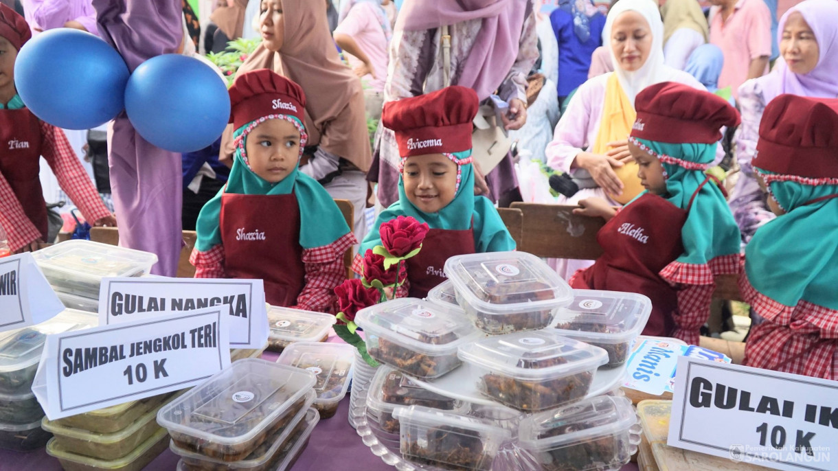 Market Day Oleh Peserta Didik TK Islam Waladun Sholihun Kecamatan Pauh