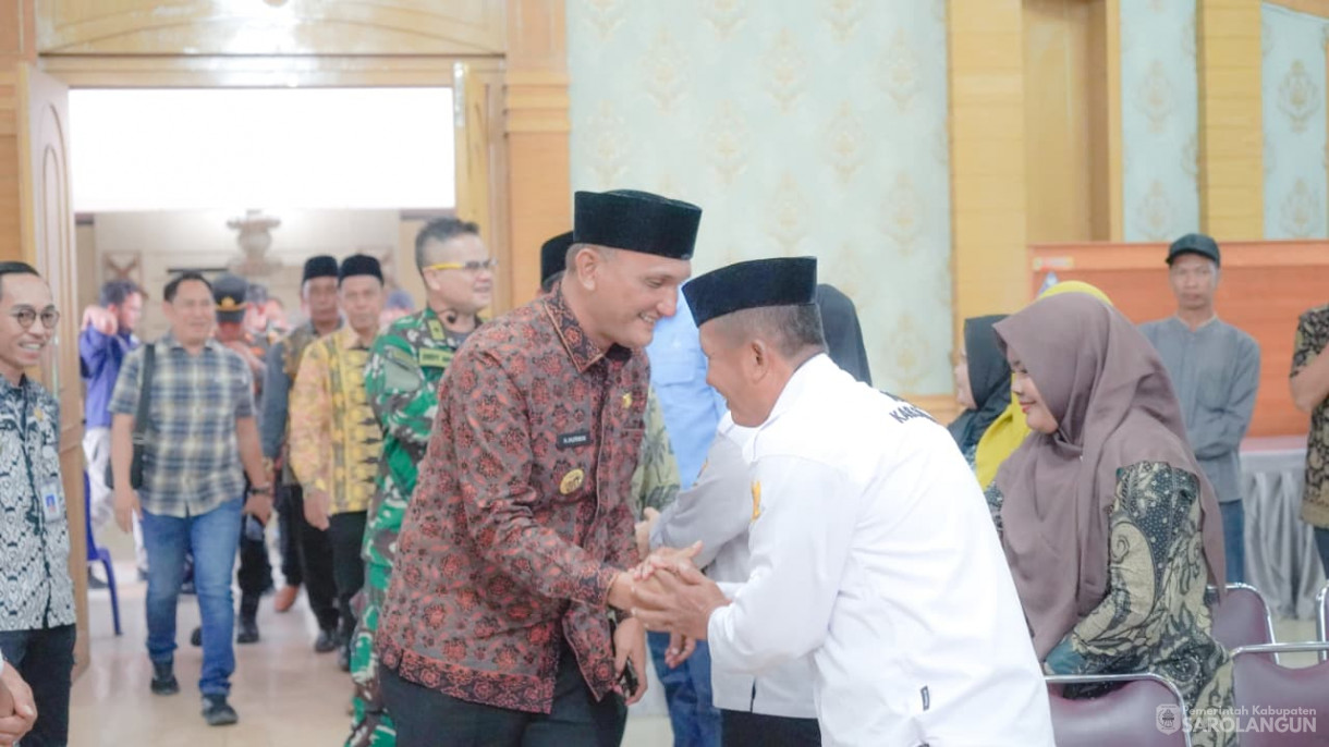 23 Oktober 2025&nbsp; Pembukaan Musyawarah Cabang Luar Biasa Pemilihan Ketua APDESI Merah Putih Kab Sarolangun Periode 2025 sd 2030 Bertempat di ruang pola kantor bupati Sarolangun