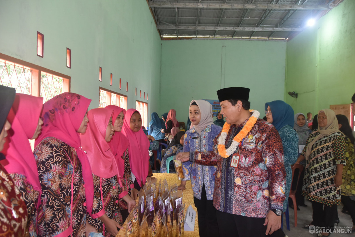 20 Juni 2024 - Penyerahan Bantuan Sembako Untuk Keluarga Miskin Ekstrim Dan Penyerahan Bantuan Makanan Untuk Pencegahan Stunting Di Kantor Desa Jernih Kecamatan Air Hitam