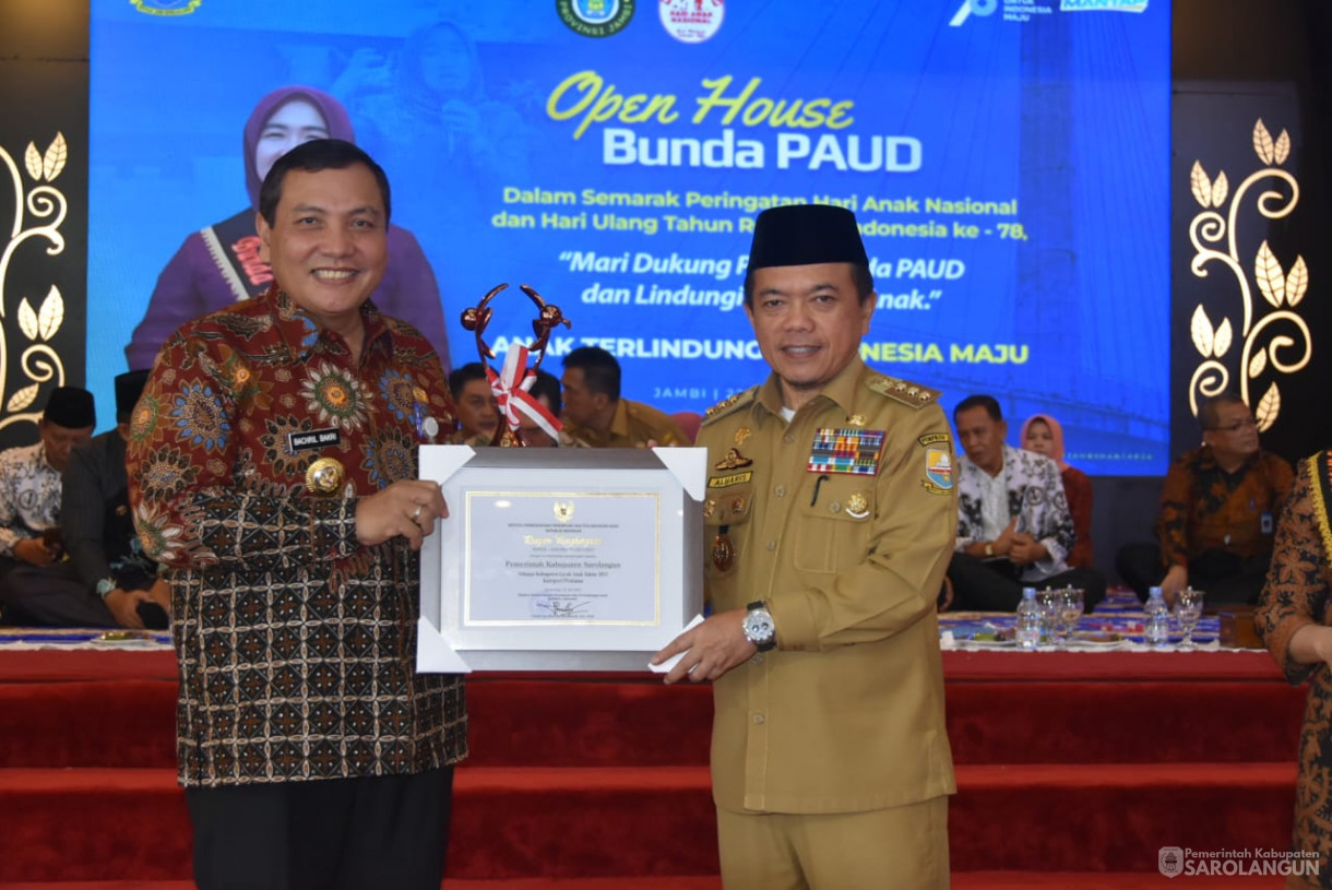 22 Agustus 2023 - Penjabat Bupati Menghadiri Dr. Ir. Bachril Bakri, M.App, ScAcara Penghargaan Kota Layak Anak Di Rumah Dinas Gubernur Jambi