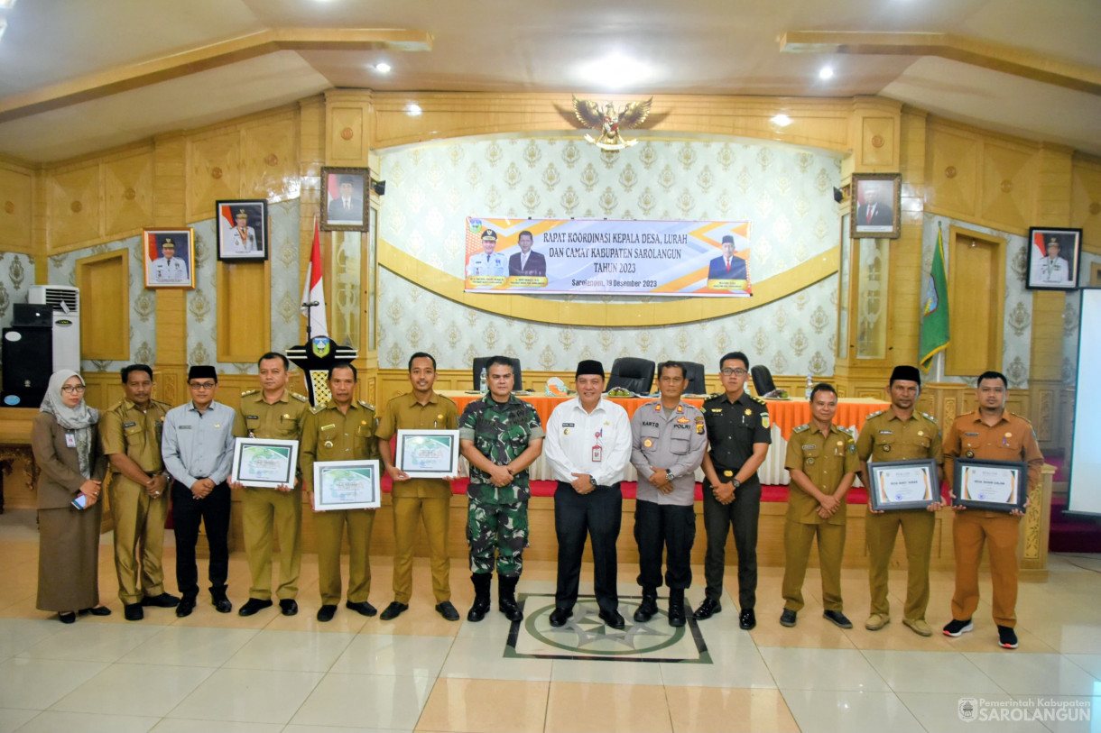 19 Desember 2023 - Rapat Koordinasi Kepala Desa, Lurah Dan Camat Kabupaten Sarolangun Tahun 2023 Di Ruang Aula Utama Kantor Bupati Sarolangun