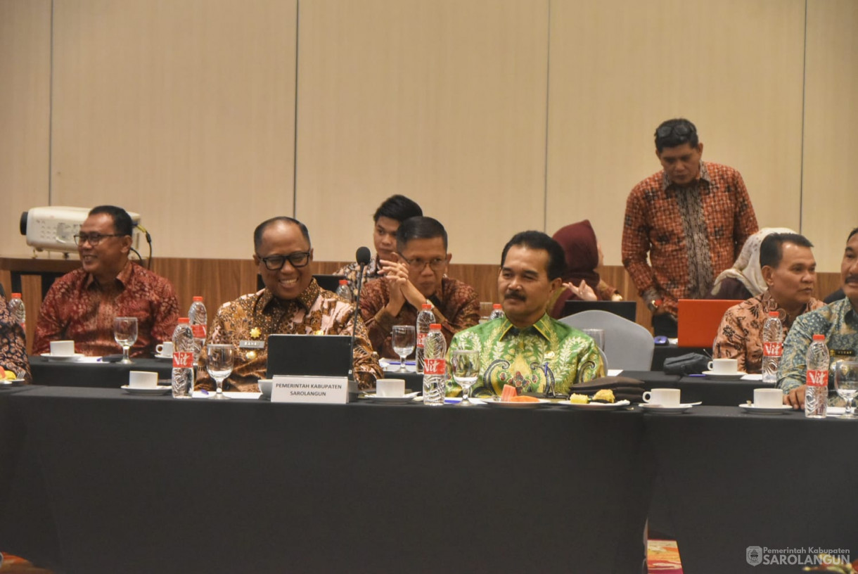 6 Januari 2025 - Rapat Dalam Rangka Sinkronisasi RPJMD Antara Pemerintah Provinsi Jambi Dengan Pemerintah Kabupaten Kota SeProvinsi Jambi, Bertempat di Ballroom B