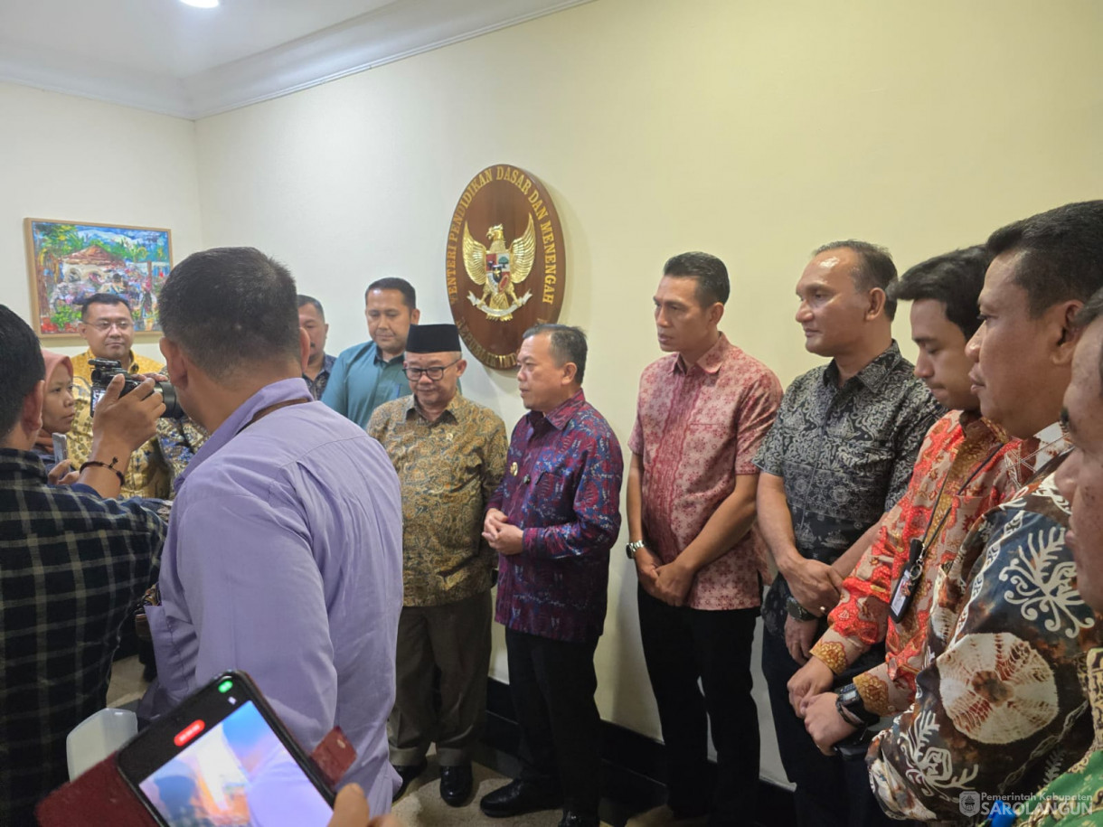 6 Juli 2025 - Bupati Sarolangun Hadiri Audiensi Bersama Gubernur Jambi ke Kementerian Pendidikan Dasar dan Menengah RI di Jakarta