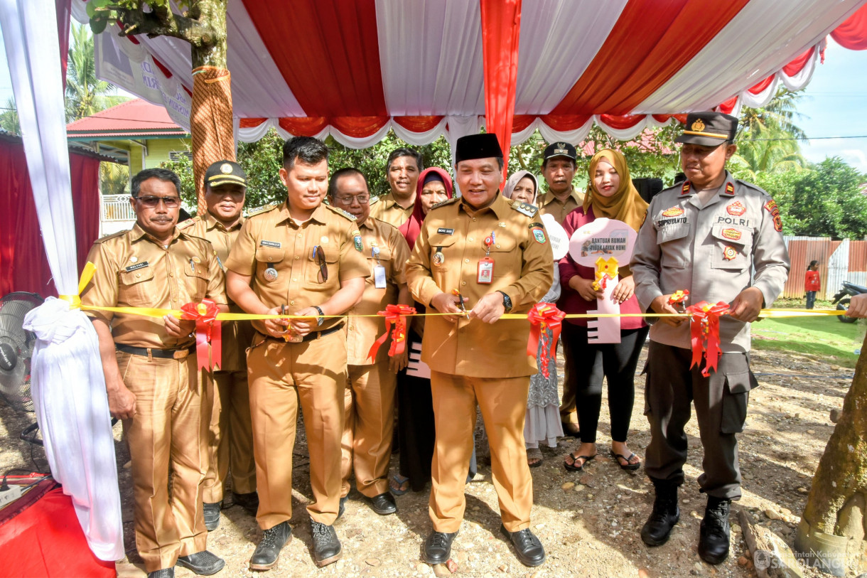 5 Maret 2024 - Peresmian Rumah Layak Huni Melalui Dana Fiskal Pemerintah Pusat Untuk Penanganan Kemiskinan Ekstrim Di Desa Tanjung Kecamatan BATHIN VIII