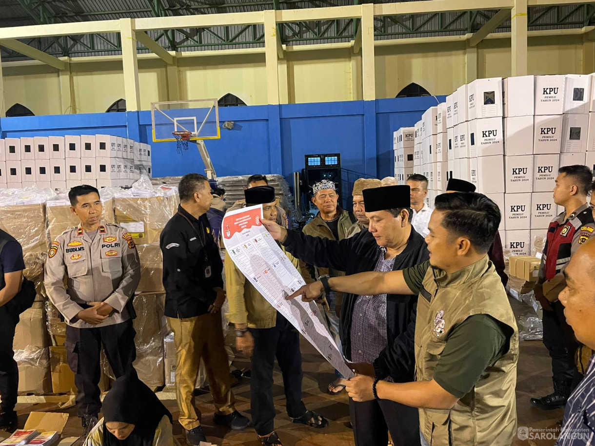 14 Januari 2024 - Meninjau Proses Persiapan Pemilu di Hari Terakhir Pelipatan Kertas Surat Suara KPU di Gor Tenis Gudang Logistik KPU Sarolangun