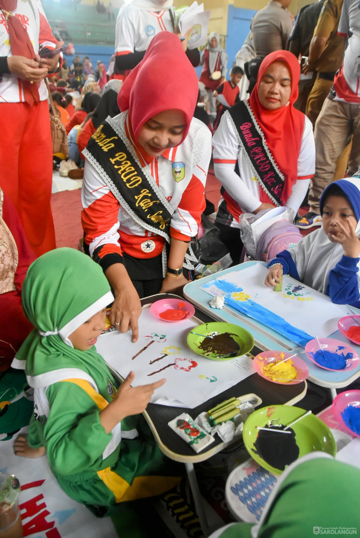 20 Agustus 2024 -&nbsp;Gebyar Bunda PAUD 2024 Dalam Rangka Memperingati Hari Anak Nasional Ke 40 Dan HUT RI Ke 79 Bertempat di Lapangan Tenis Indoor GOR Sarolangun