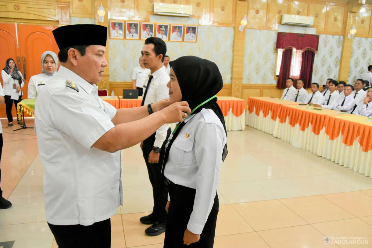 15 November 2023 - Penjabat Bupati Sarolangun Menghadiri Acara Orientasi Pegawai Pemerintah Dengan Perjanjian Kerja di Ruang Aula Utama Kantor Bupati Sarolangun