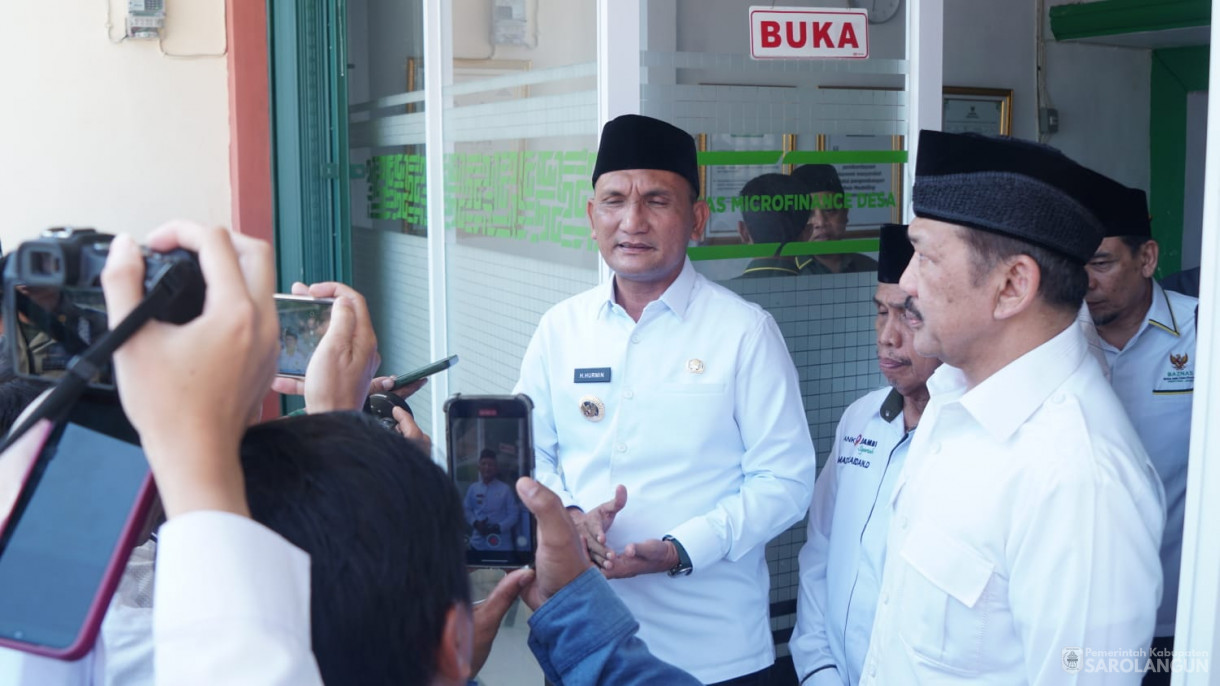 3 Desember 2025&nbsp; Peninjauan Sekaligus Pengguntingan Pita Kantor Baznas Mikrofinance Desa