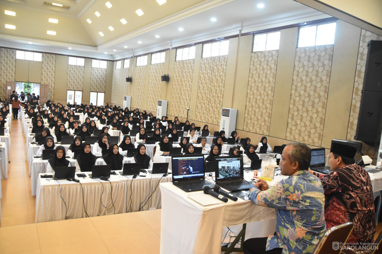 26 November 2023 - Meninjau Sekaligus Memberikan Arahan
Kepada Peserta Tes Pegawai Pemerintah Dengan Perjanjian Kerja Di Gedung Karunia
Global School Jambi