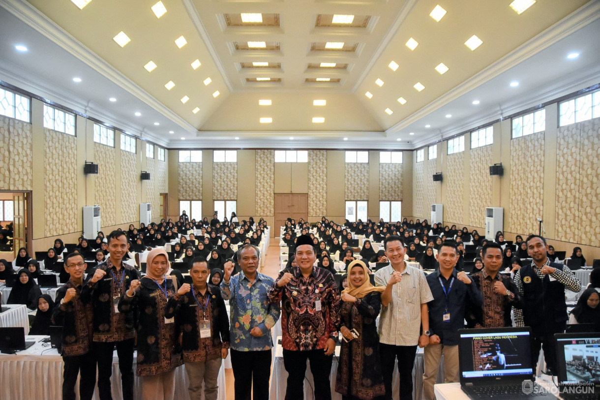 26 November 2023 - Meninjau Sekaligus Memberikan Arahan
Kepada Peserta Tes Pegawai Pemerintah Dengan Perjanjian Kerja Di Gedung Karunia
Global School Jambi