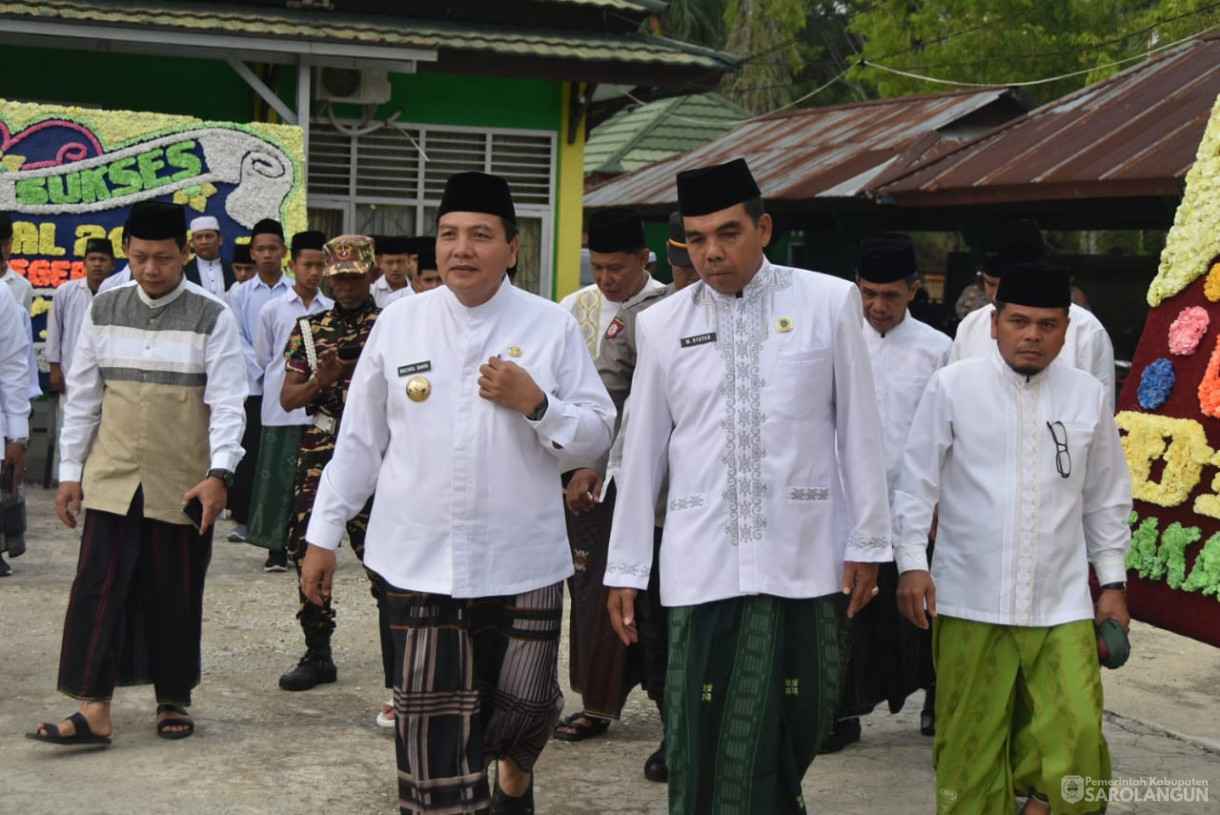 22 Oktober 2023 - Penjabat Bupati Sarolangun Memimpin Apel Peringatan Hari Santri Nasional 2023 di Lapangan Kantor Kementerian Agama Sarolangun