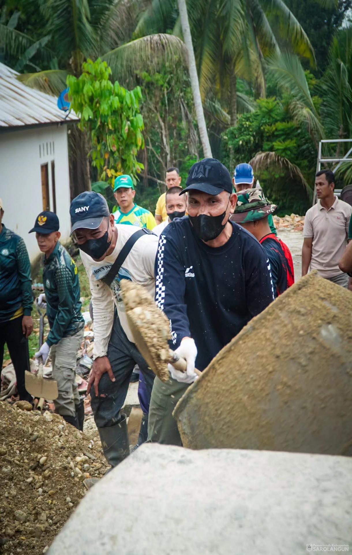 17 Juli 2026 Gotong Royong Perbaikan Jalan dalam Rangka Karya Skala Besar TNI 2026 di Desa Lubuk Sayak Kecamatan Pelawan