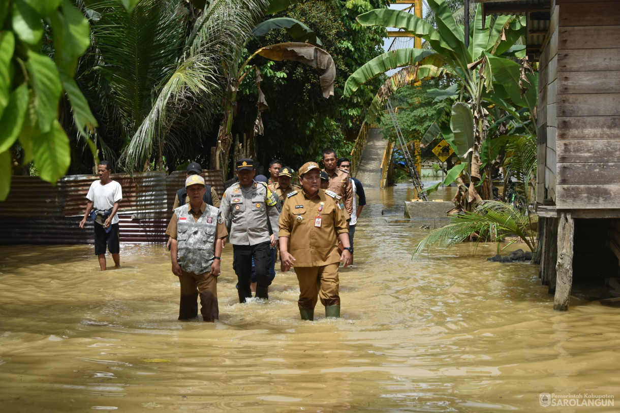 16 Januari 2024 - Meninjau Lokasi Terdampak Banjir Di Kecamatan Mandiangin