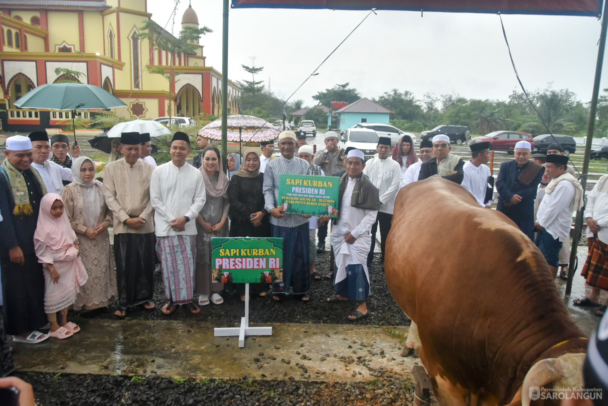 6 Juni 2025 -&nbsp;Sholat Idul Adha dan Penyerahan Sapi Kurban dari Bapak Presiden RI Bapak Prabowo Subianto kepada Panitia Qurban Masjid Assulthon Sarolangun