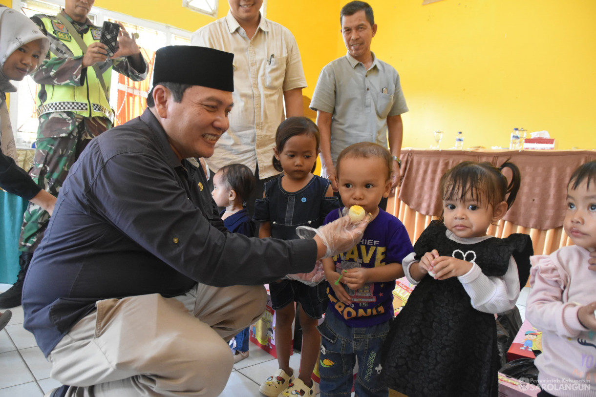 12 November 2023 - Penjabat Bupati Sarolangun Menyerahkan Bantuan Stunting di Kantor Camat Bathin VIII