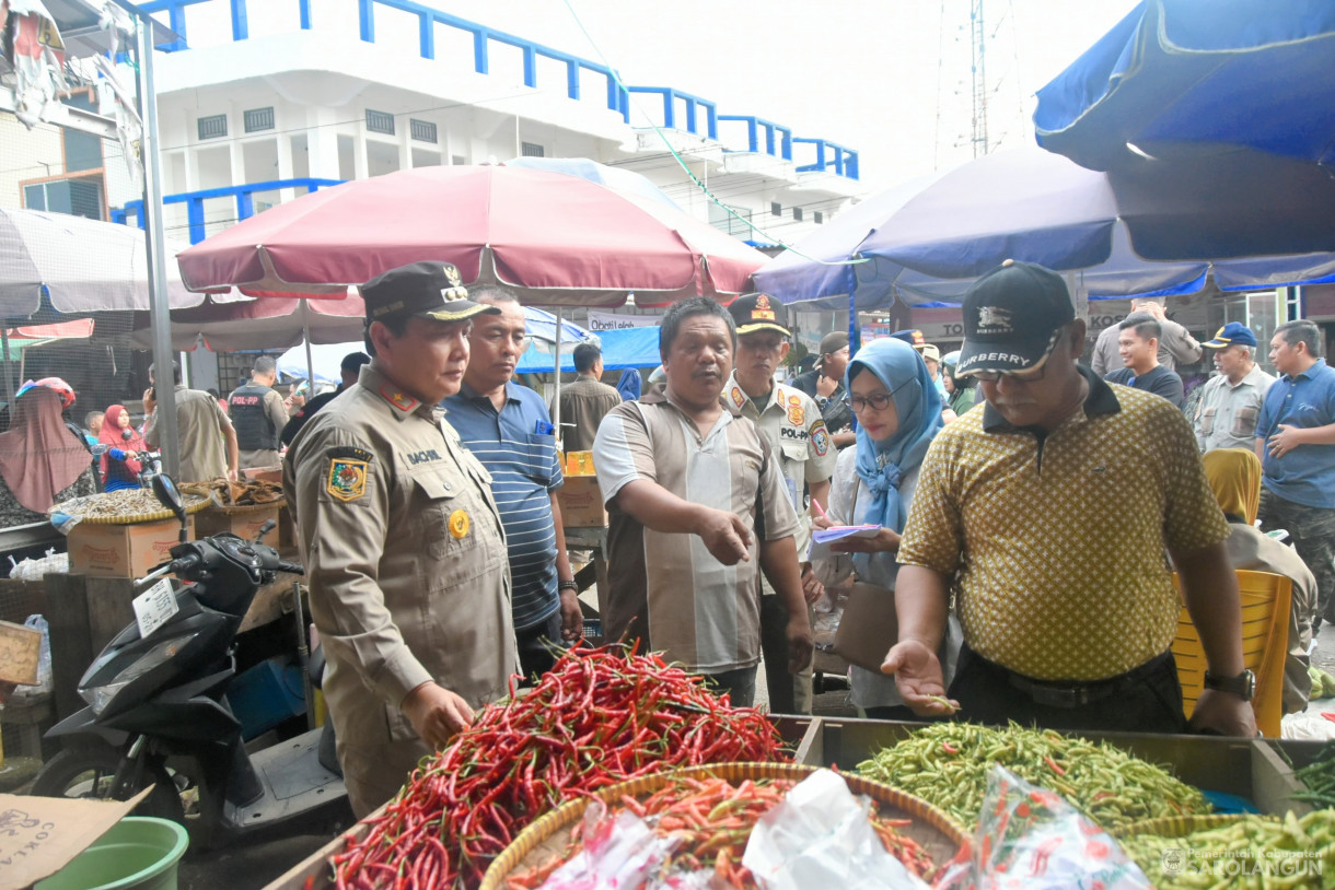 15 Juni 2024 - Sidak Pasar Dalam Rangka Mengecek Harga Dan Ketersediaan Bahan Pokok Mebjelang Hari Raya Idul Adha Di Pasar Atas Sarolangun