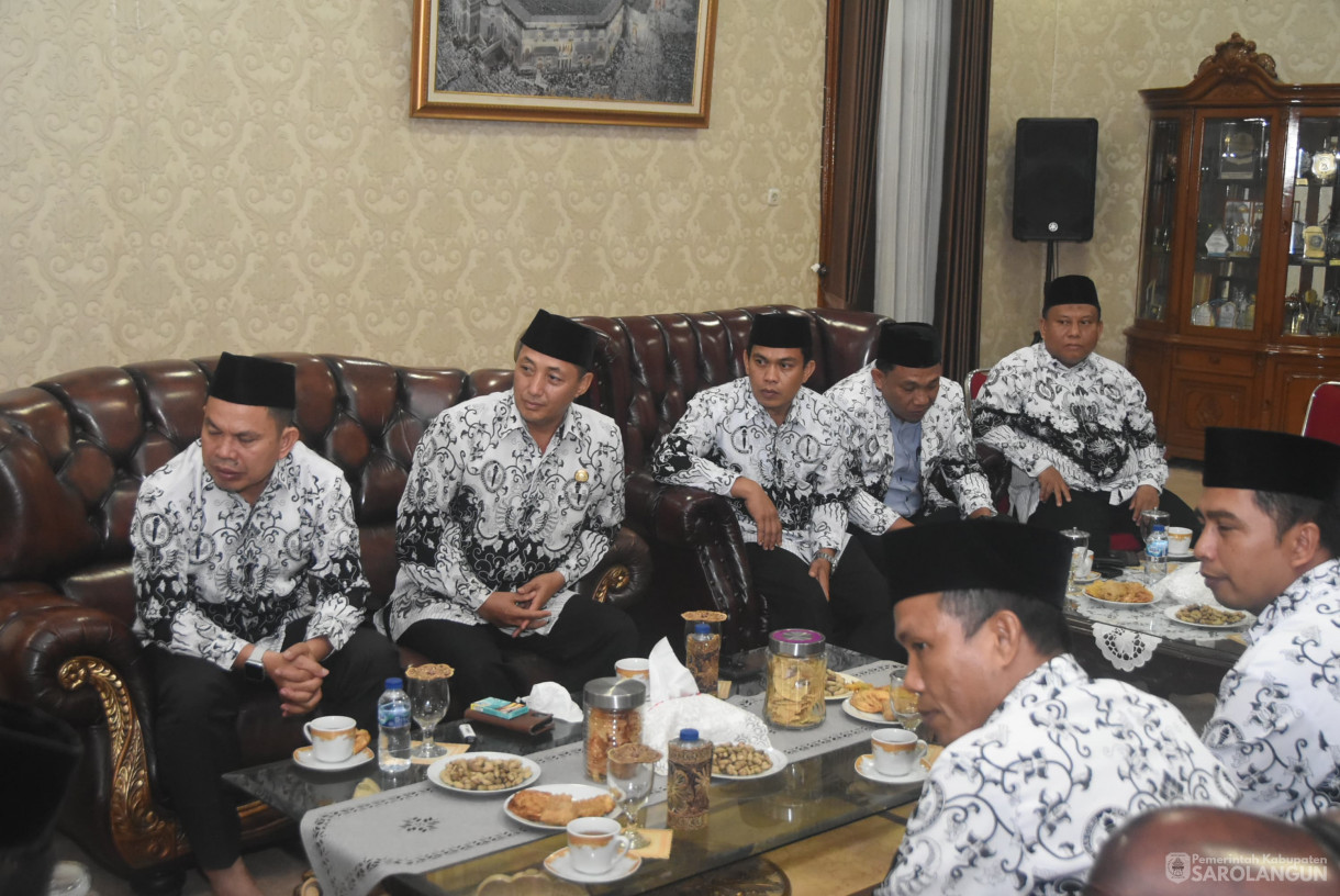 24 Juli 2025- Silaturahmi Dengan Pengurus PGRI&nbsp; di Rumah Dinas Bupati Sarolangun