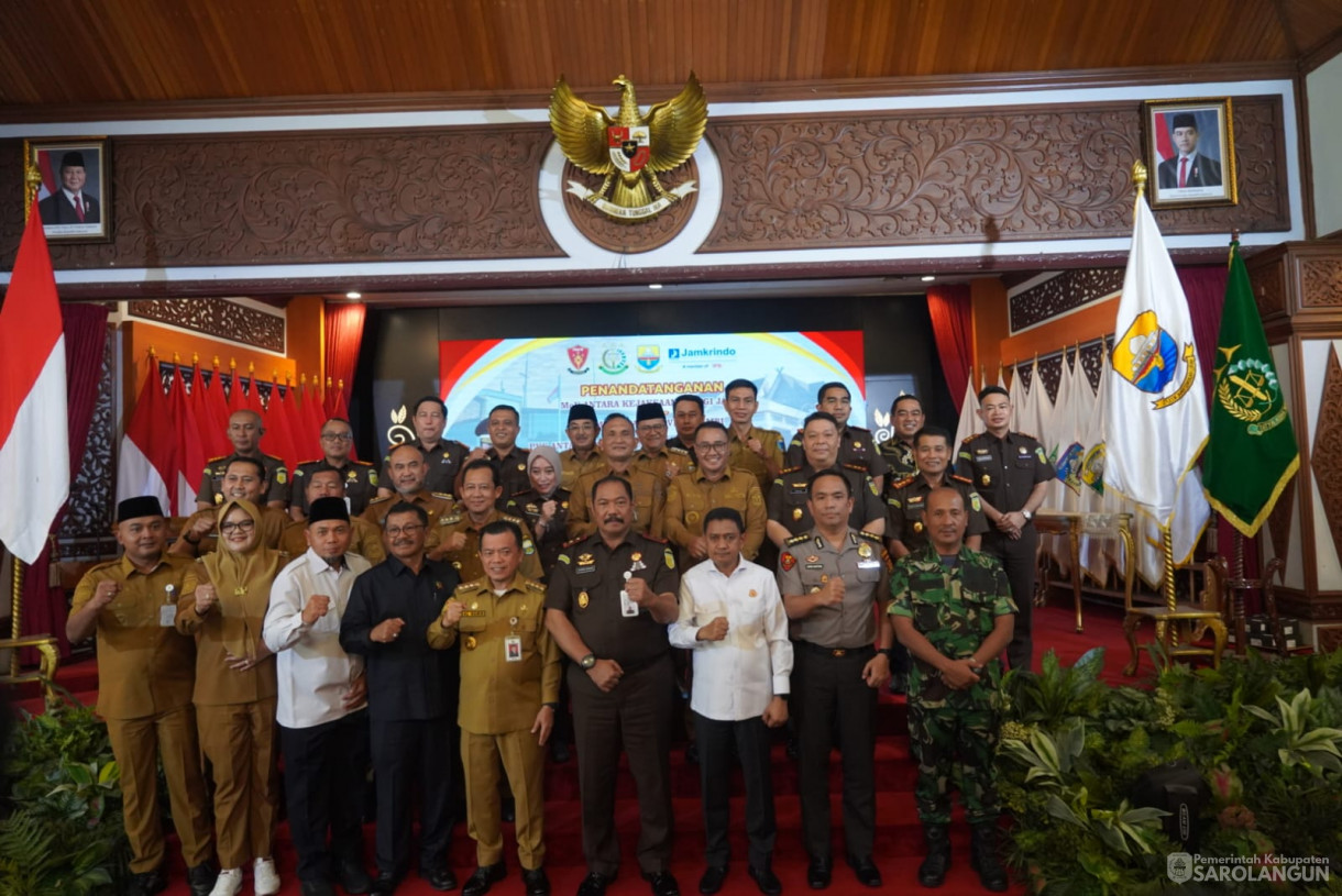 2 Desember 2025&nbsp; Acara Penandatagan MOU Antara Provinsi Jambi Dan Kejati Jambi Dan Sosialisasi Di Berlakukan Undang Undang Nomor 1 Tahun 2023 Sekaligus Pembukaan Rakor camat Se Provinsi jambi