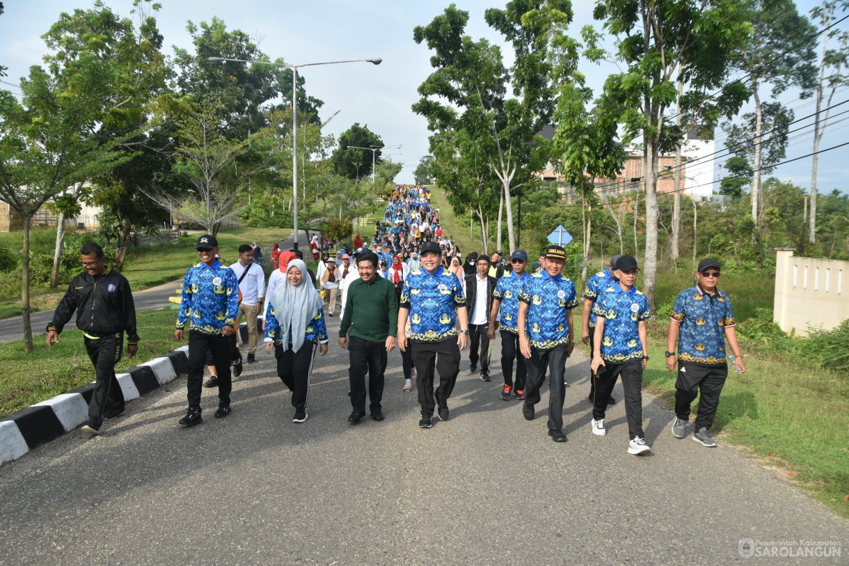 16 Desember 2023 – Jalan Santai Dalam Rangka Hut Korpri Ke 52 Dan Hari Korupsi Dunia, Penanaman Pohon Pelindung Dalam Rangka Hut Dharmawanita Ke 24 Di Lapangan Gunung Kembang Sarolangun