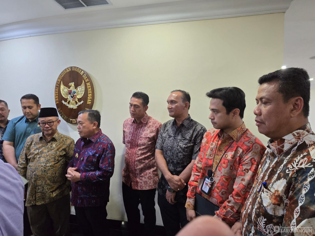 6 Juli 2025 - Bupati Sarolangun Hadiri Audiensi Bersama Gubernur Jambi ke Kementerian Pendidikan Dasar dan Menengah RI di Jakarta