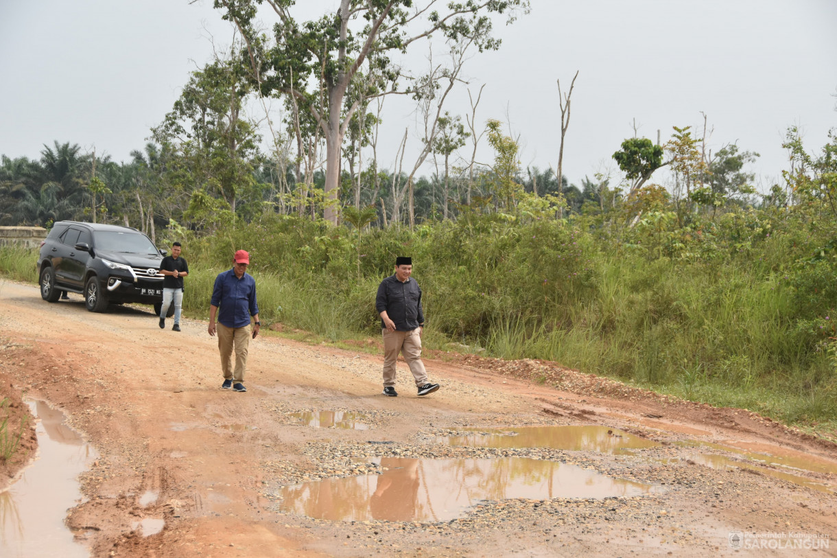 12 November 2023 - Penjabat Bupati Sarolangun Meninjau Saluran Irigasi DAM Batang Asai dan Mengecek Jalan Di Kecamatan Cermin Nan Gedang