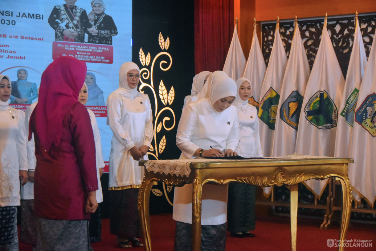 10 Maret 2025 - Pelantikan Ketua TP PKK, Bunda PAUD, Ketua Dekranasda Se Provinsi Jambi Bertempat di Auditorium Rumah Dinas Gubernur Jambi