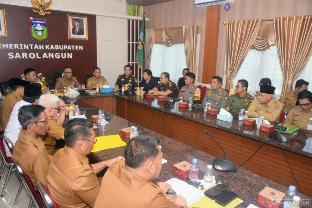 26 Agustus 2025 Rapat Koordinasi Forkopimda Kabupaten Sarolangun di Ruang Pola Utama Kantor Bupati Sarolangun26 Agustus 2025 Rapat Koordinasi Forkopimda Kabupaten Sarolangun di Ruang Pola Utama Kantor Bupati Sarolangun