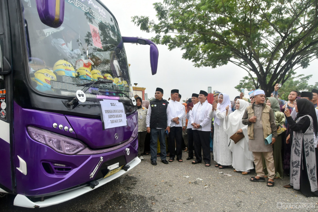 2 Juni 2024 -&nbsp;Pelepasan Calon Jamaah Haji Sarolangun Tahun 2024 Di Masjid Assulthon