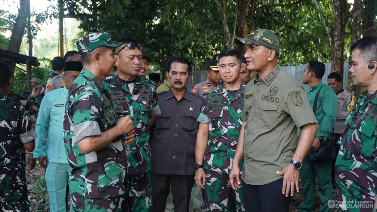 5 Mei 2026 Bupati Sarolangun mendampingi Danrem 042 Gapu Lakukan Peninjauan Sejumlah Lokasi Pembangunan Infrastruktur dan Fasilitas Umum di Wilayah Koramil 420 02 Limun