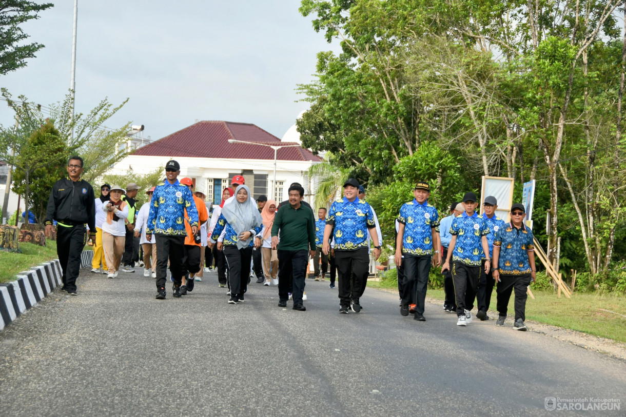 16 Desember 2023 – Jalan Santai Dalam Rangka Hut Korpri Ke 52 Dan Hari Korupsi Dunia, Penanaman Pohon Pelindung Dalam Rangka Hut Dharmawanita Ke 24 Di Lapangan Gunung Kembang Sarolangun