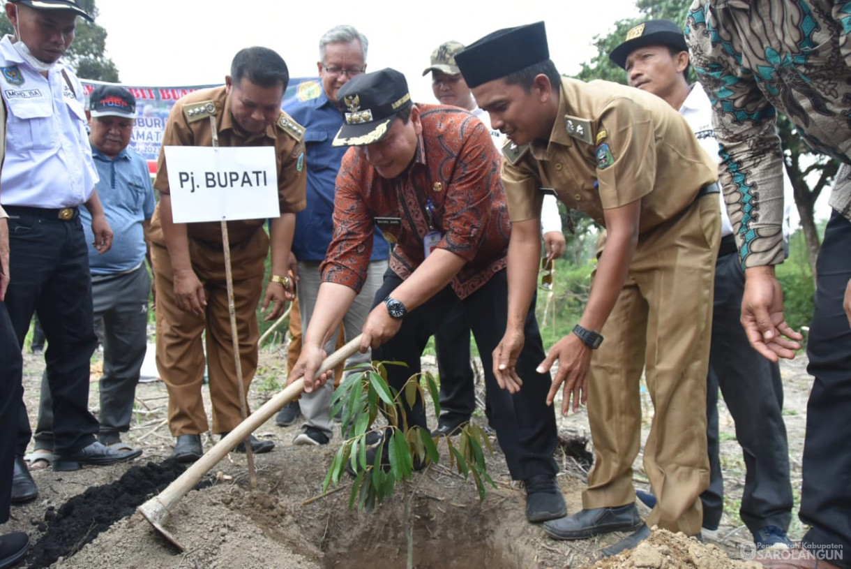 5 Oktober 2023 - Penjabat Bupati Sarolangun Melakukan Restoking Penebaran Benih Ikan Semah Sebanyak 2500 Ekor di Dusun Tangkui di Desa Batu Empang dan Desa Muara Cuban Kecamatan Batang Asai