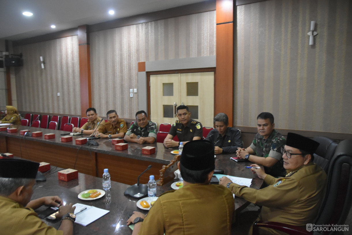 18 Desember 2023 - Rapat TPID Via Zoom Meeting Di Ruang Pola Utama Kantor Bupati Sarolangun