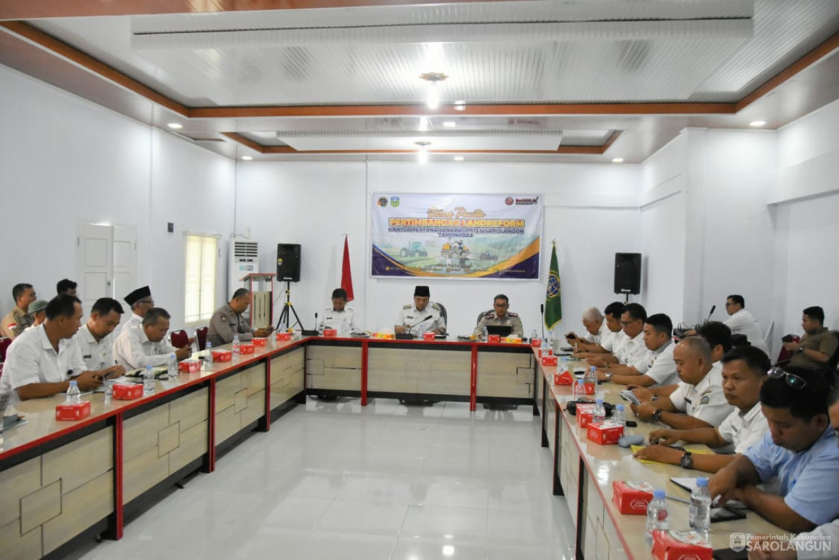 1 November 2023 - Penjabat Bupati Sarolangun Menghadiri Sidang Panitia Pertimbangan Landreform di Kantor Pertanahan Kabupaten Sarolangun