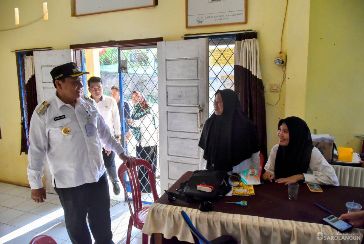 20 September 2023 - Penjabat Bupati Sarolangun Mengunjungi Puskesmas Desa Butang Baru, dan Kantor Desa Butang Baru Kecamatan Mandiangin Timur