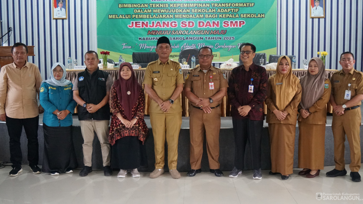 22 Juli 2025 - Bupati Sarolangun Membuka Langsung Kegiatan Bimtek Kepemimpinan Transformatif, dalam Mewujudkan Sekolah Adaptif Melalui Pembelajaran Mendalam Bagi Kepala Sekolah Jenjang SD dan SMP